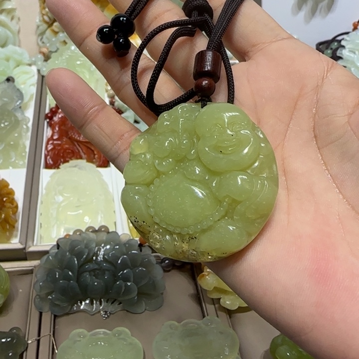 蛇纹石玉吊坠未镶嵌