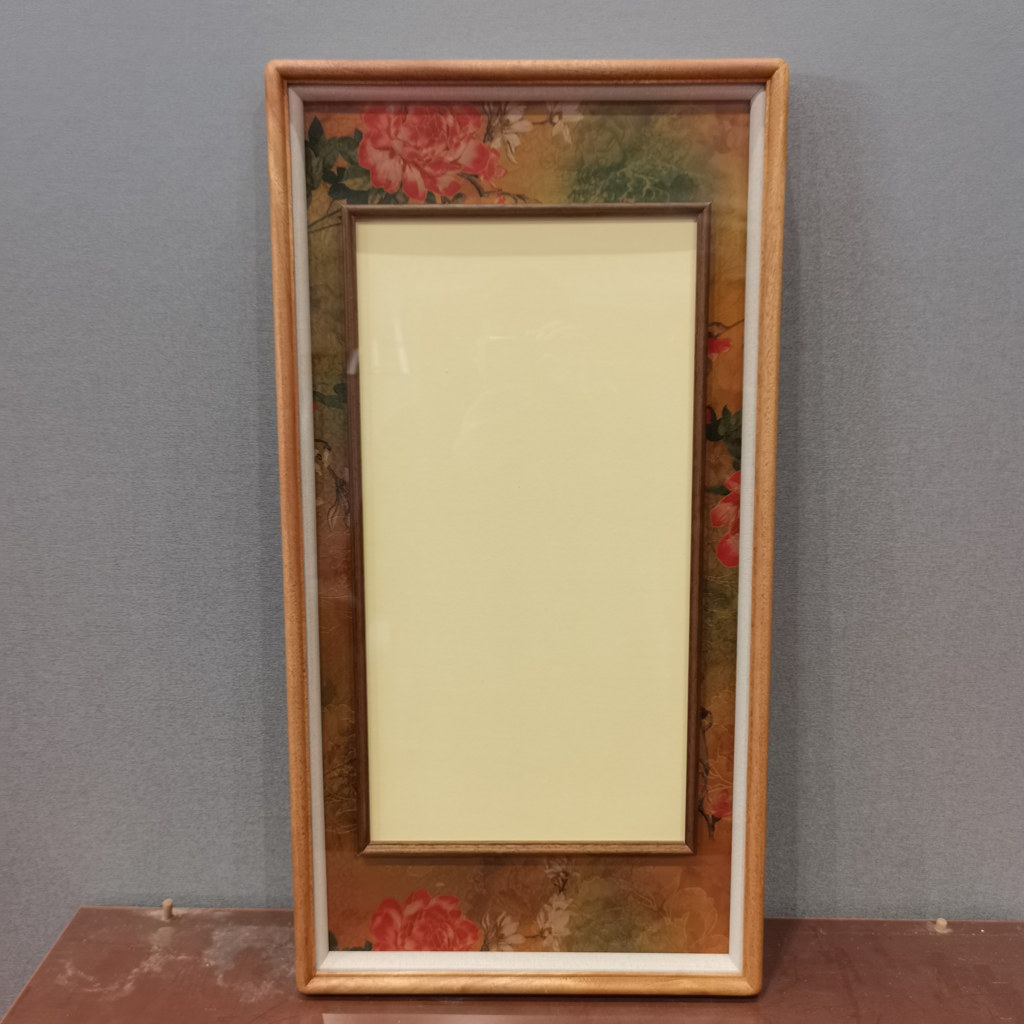 真丝绸国色天香红玉兰——65x33乌檀木框中框画框【画芯24x46】