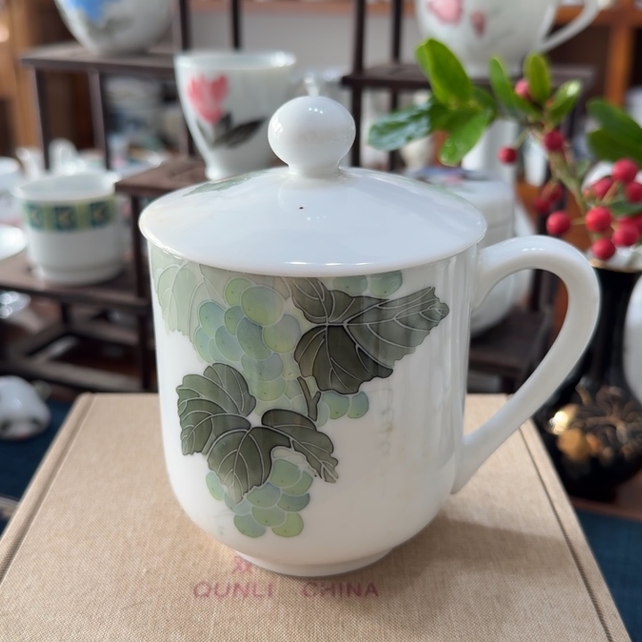 木***2醴陵釉下手绘葡萄花杯子微瑕