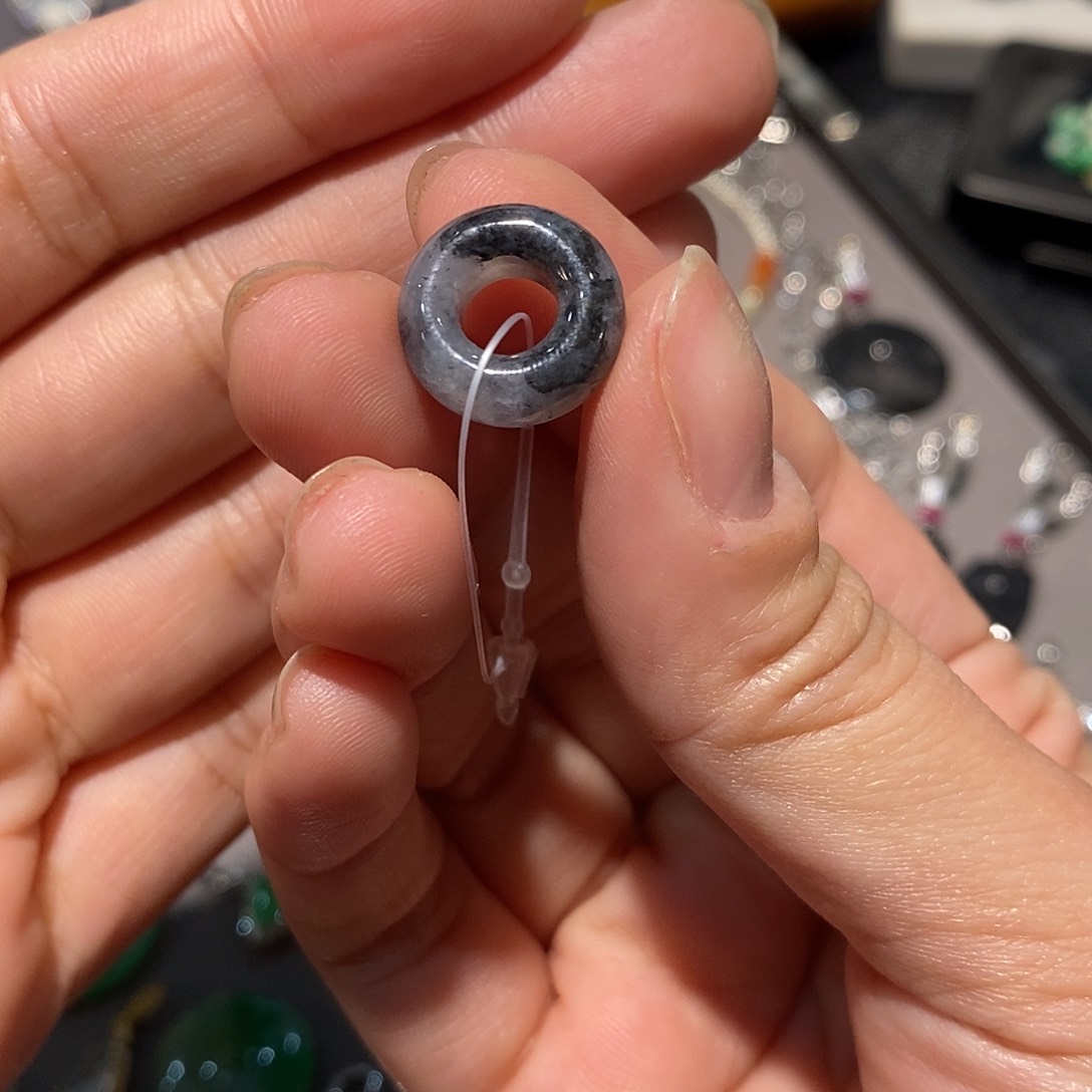 翡翠颈饰未镶嵌乌鸡甜甜圈