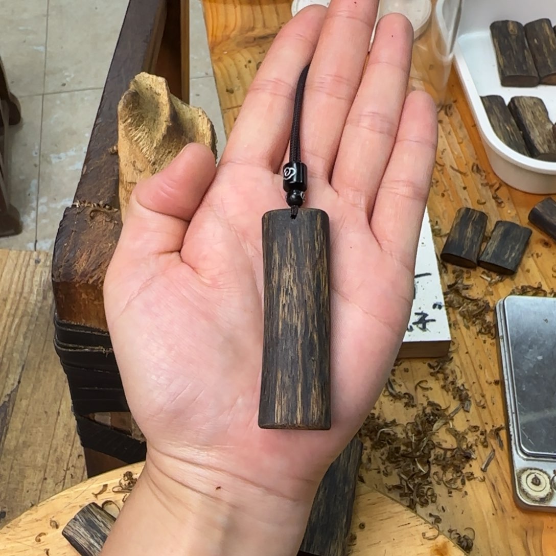 沉香吊坠素牌绿奇9.5克