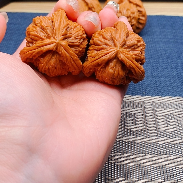 银***胡吊坠文玩核桃三棱