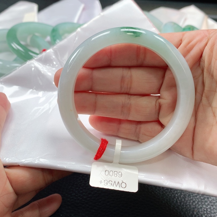 翡翠手镯未镶嵌56575757