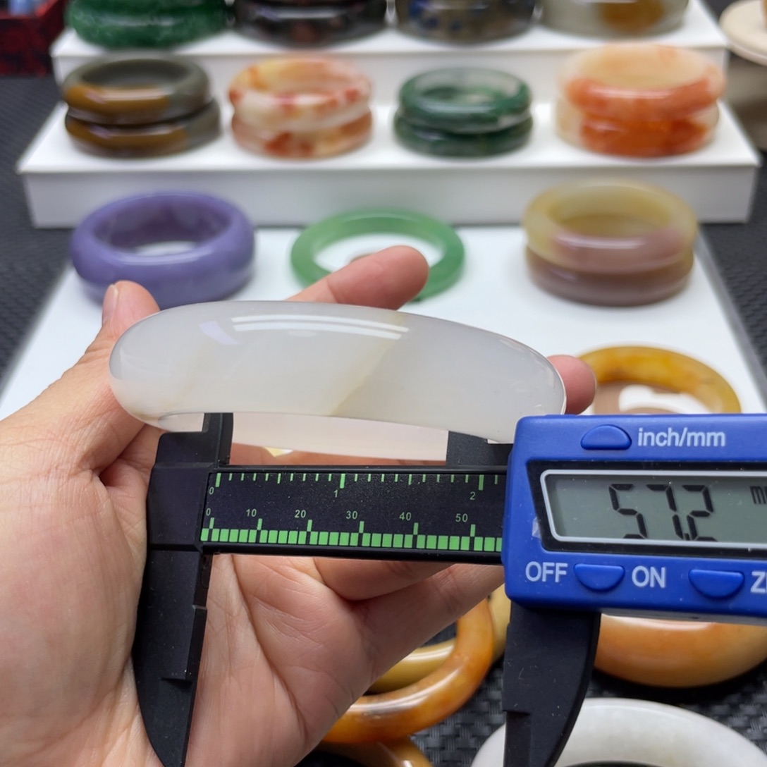 未镶嵌手镯石英质玉