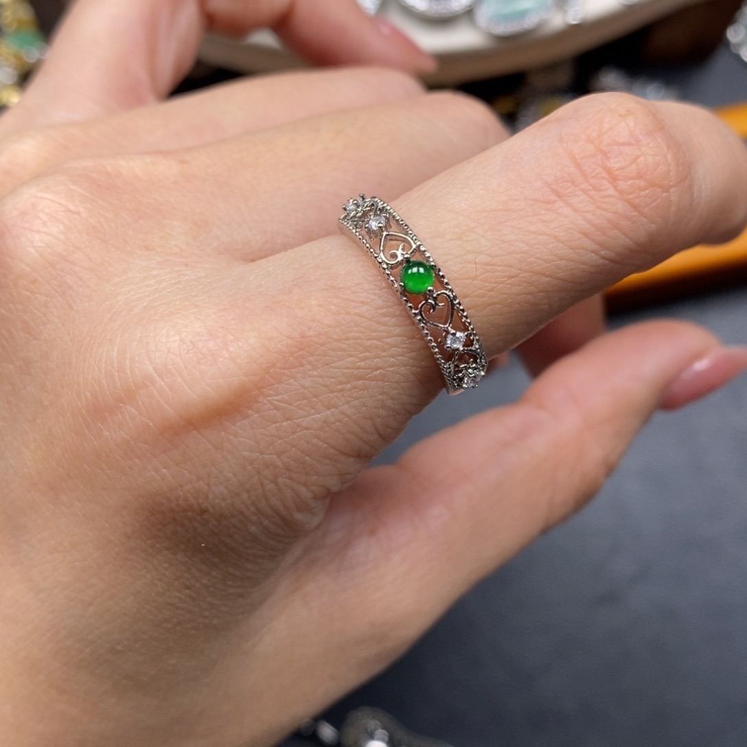 翡翠颈饰未镶嵌翡翠