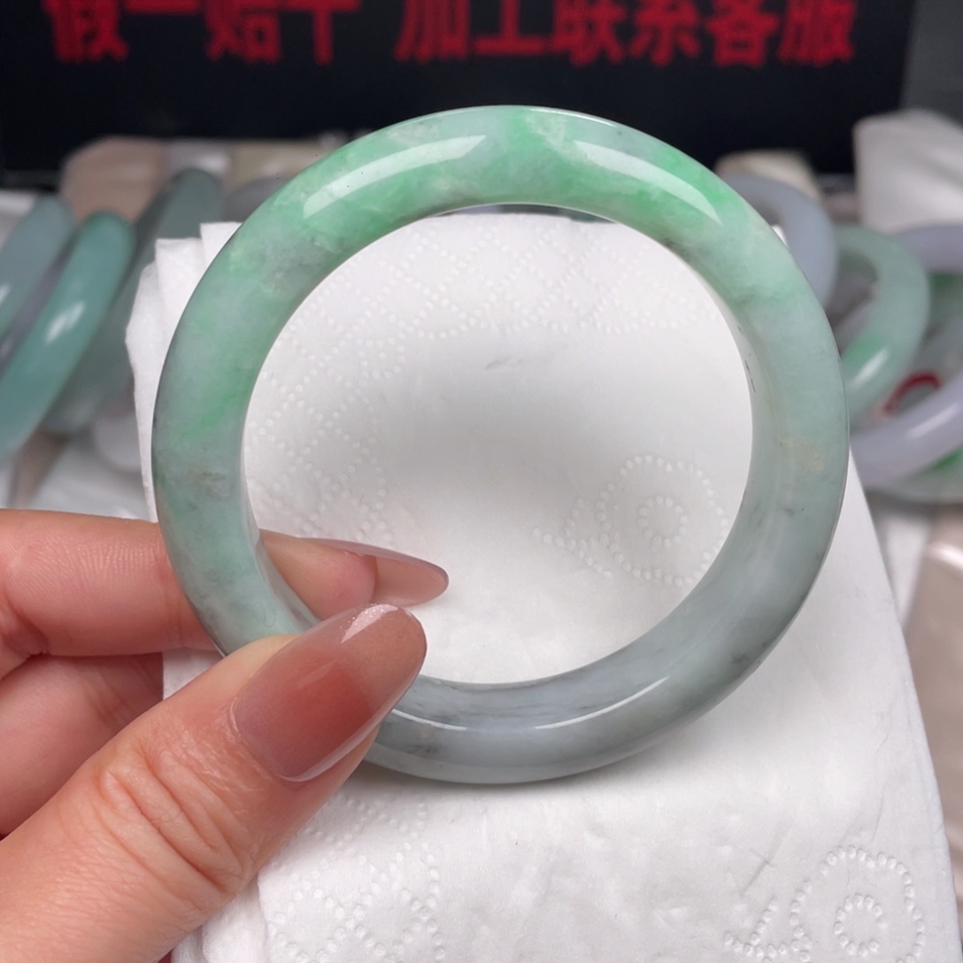 翡翠未镶嵌手镯082