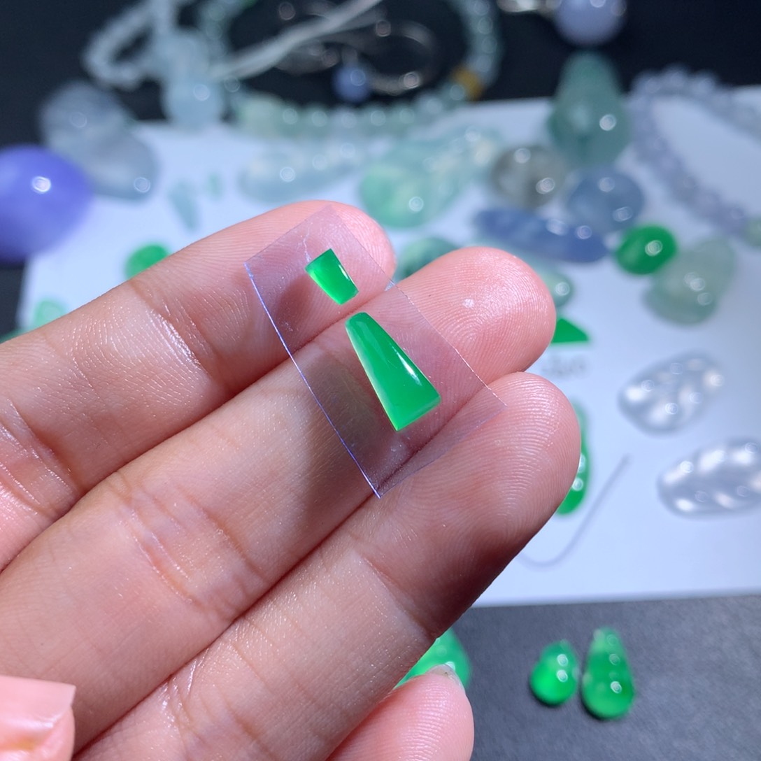 翡翠颈饰未镶嵌一套