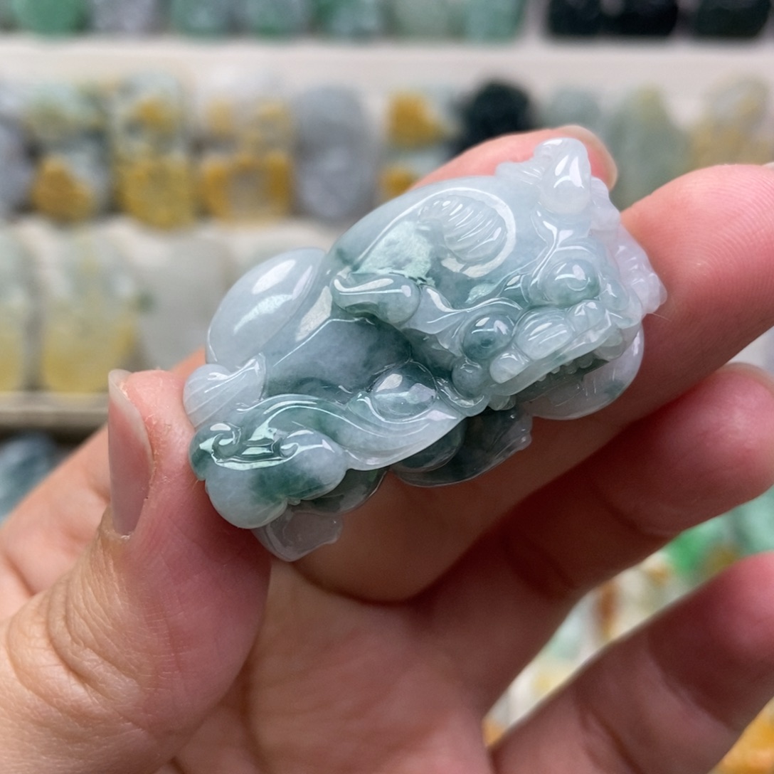 翡翠吊坠(赠链)未镶嵌