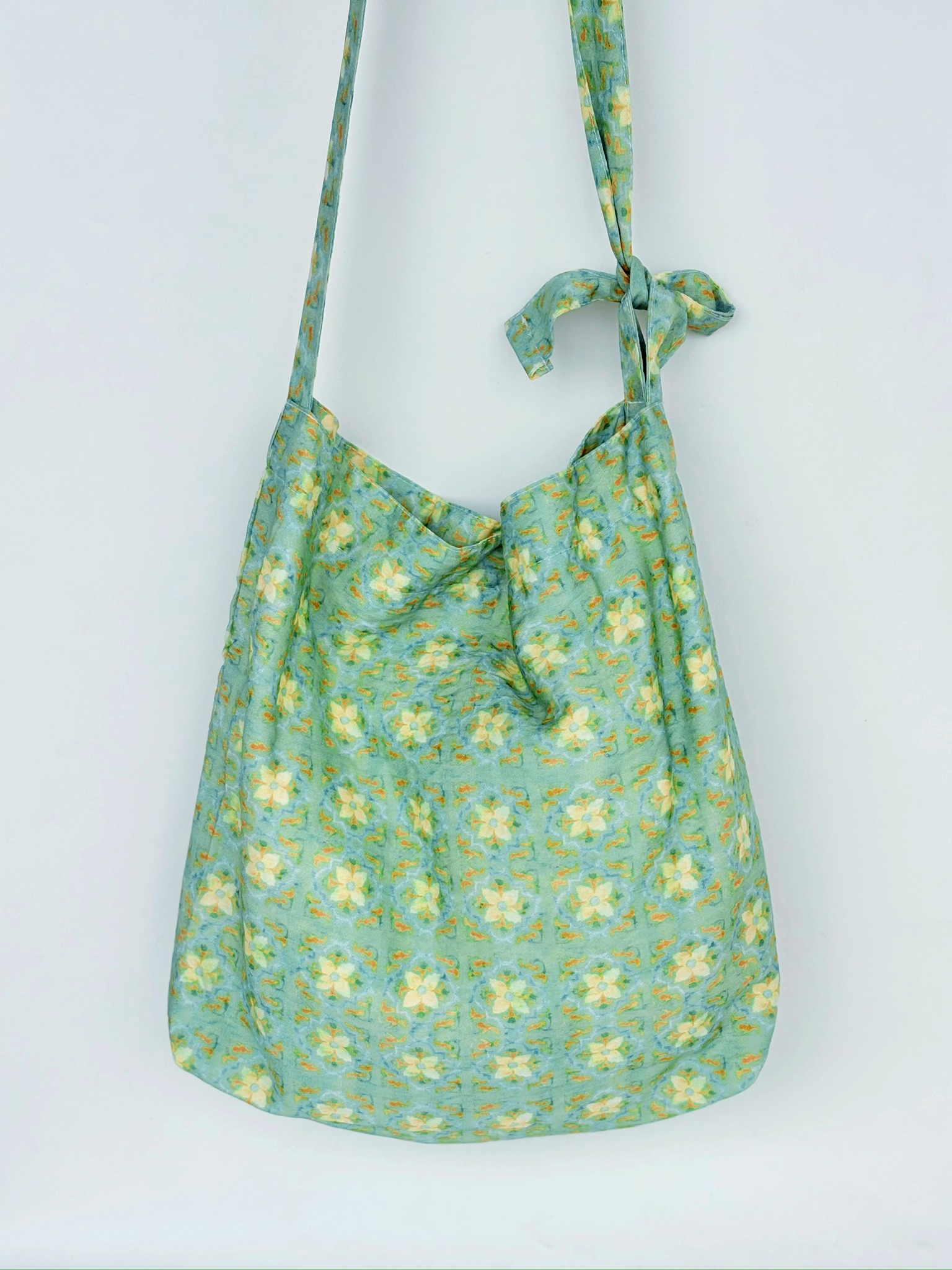 鹿慕司新中式绿意荷花汉服包包国风文艺百搭斜挎包单肩可调节布包