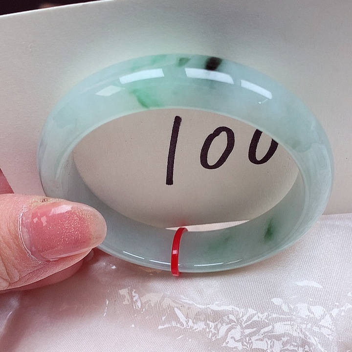 翡翠手镯未镶嵌翡翠