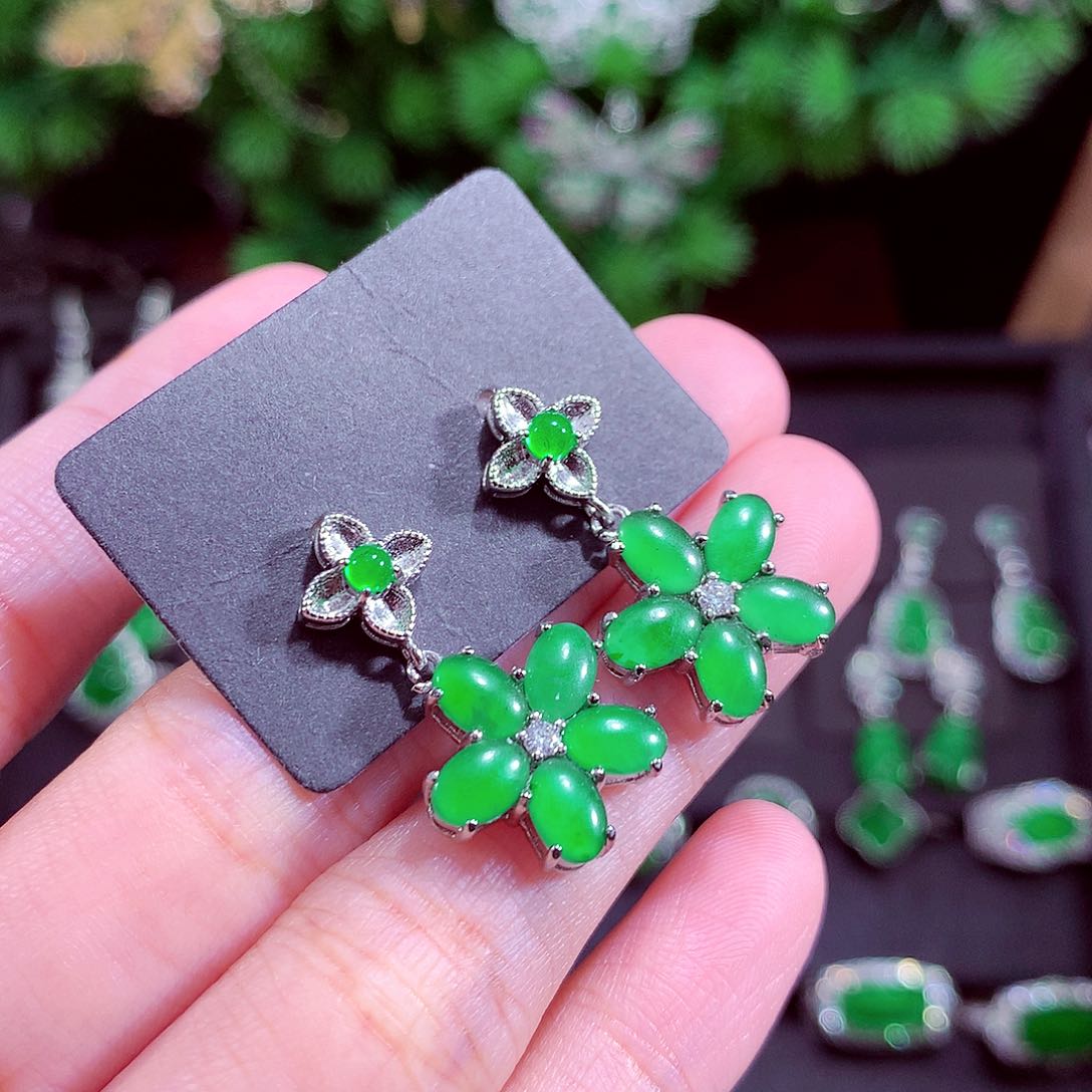 颈饰未镶嵌翡翠天然