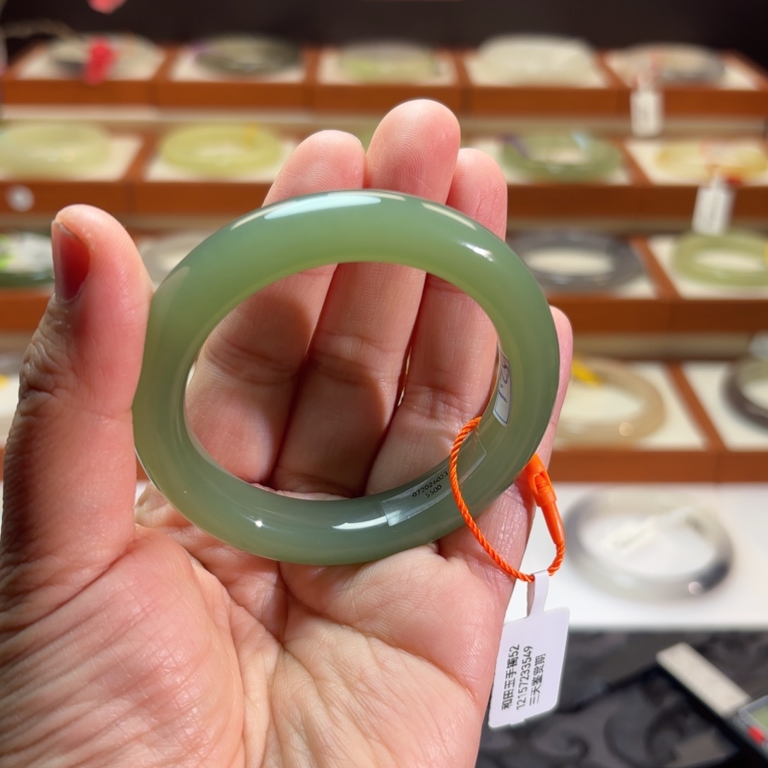 和田玉未镶嵌手镯冰晴绿手镯