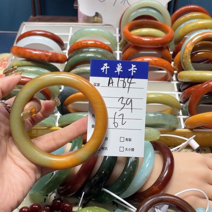 蛇纹石玉手镯未镶嵌恩*