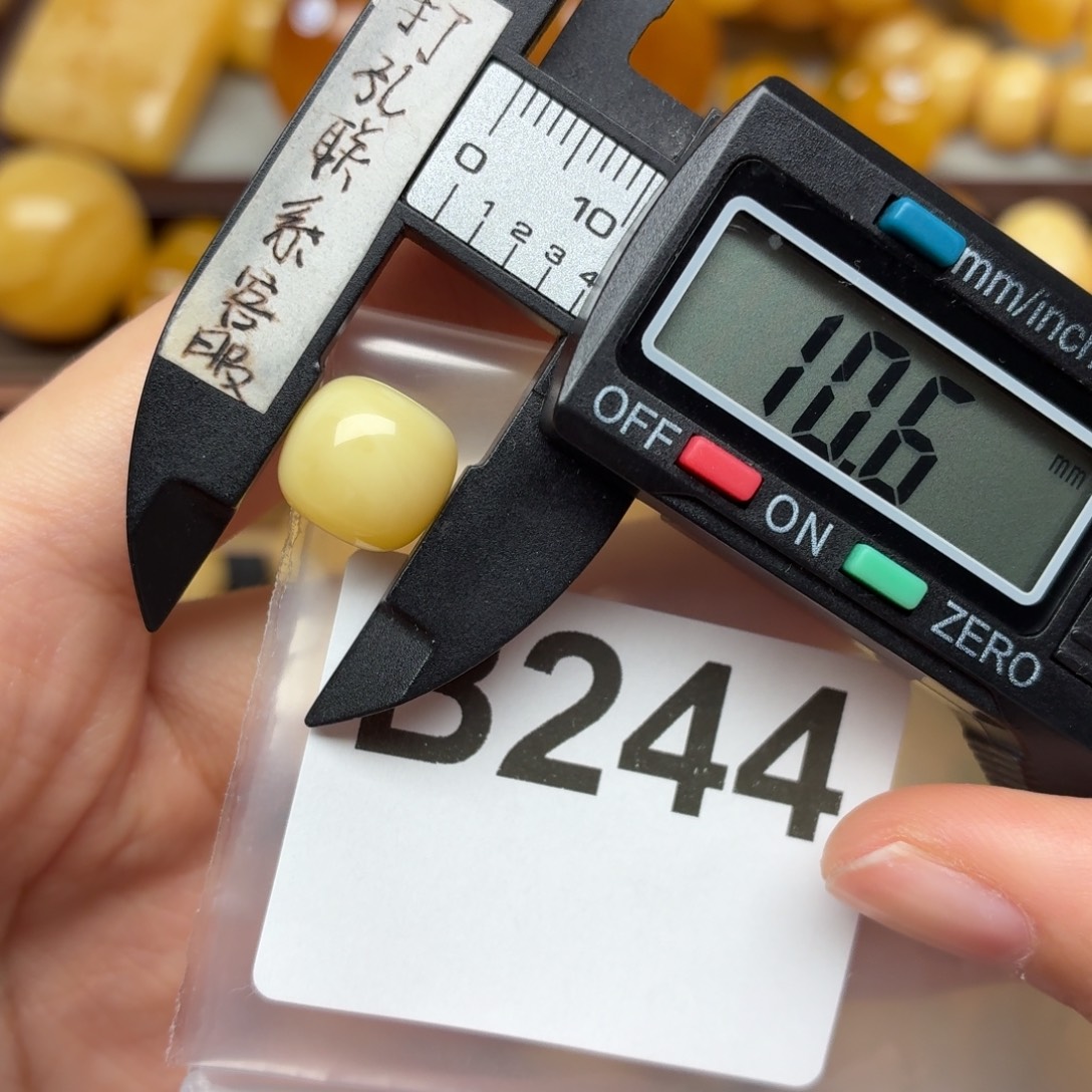 黑***奶蜜蜡未镶嵌裸石蜜蜡