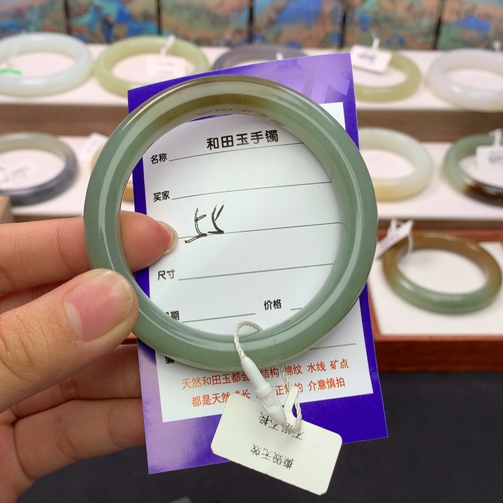 和田玉手镯未镶嵌