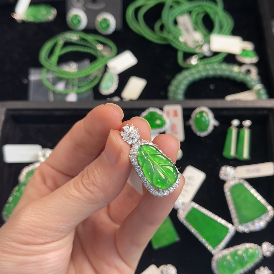 翡翠银S925镶嵌戒指叶子吊坠