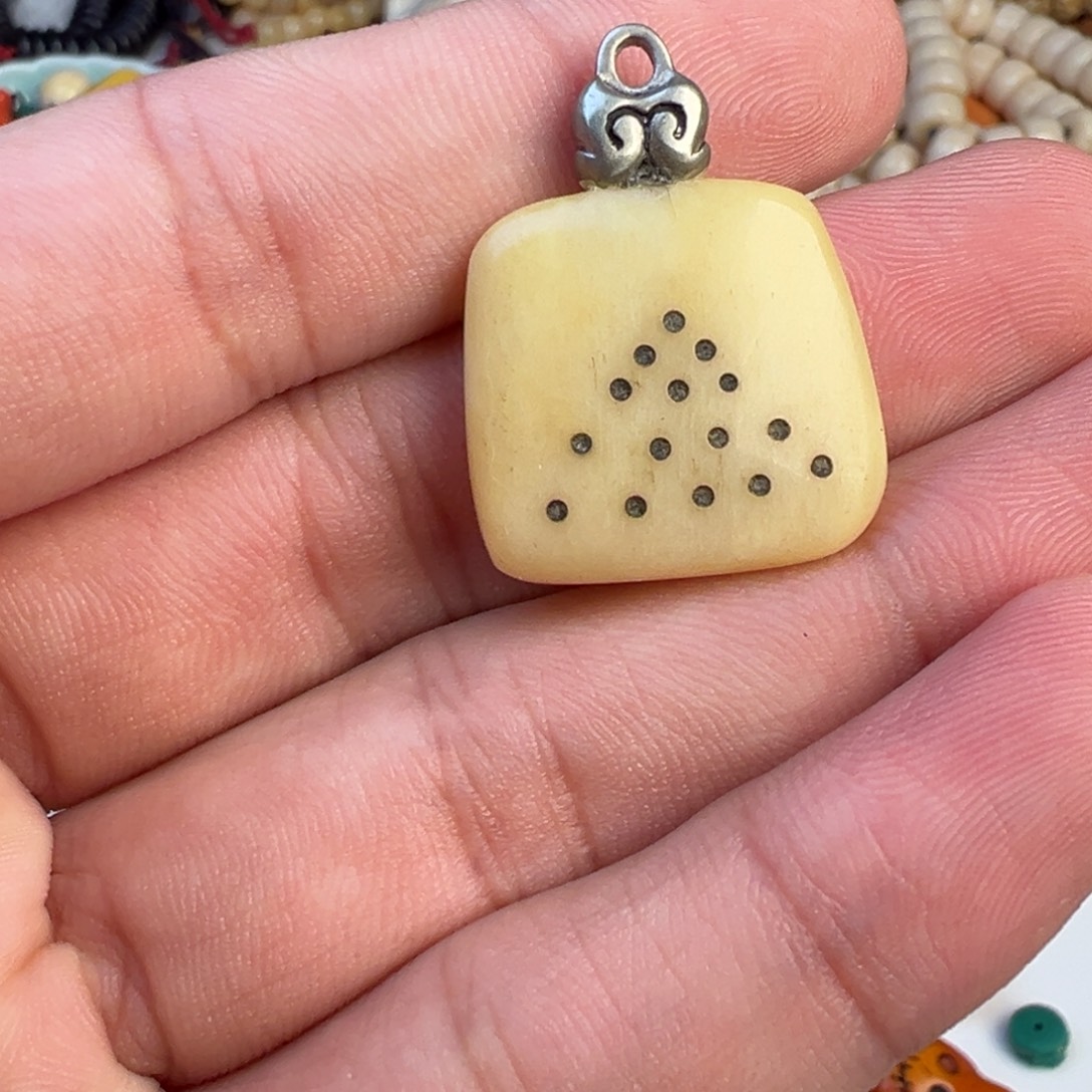 铜特殊牛骨咒点牌子