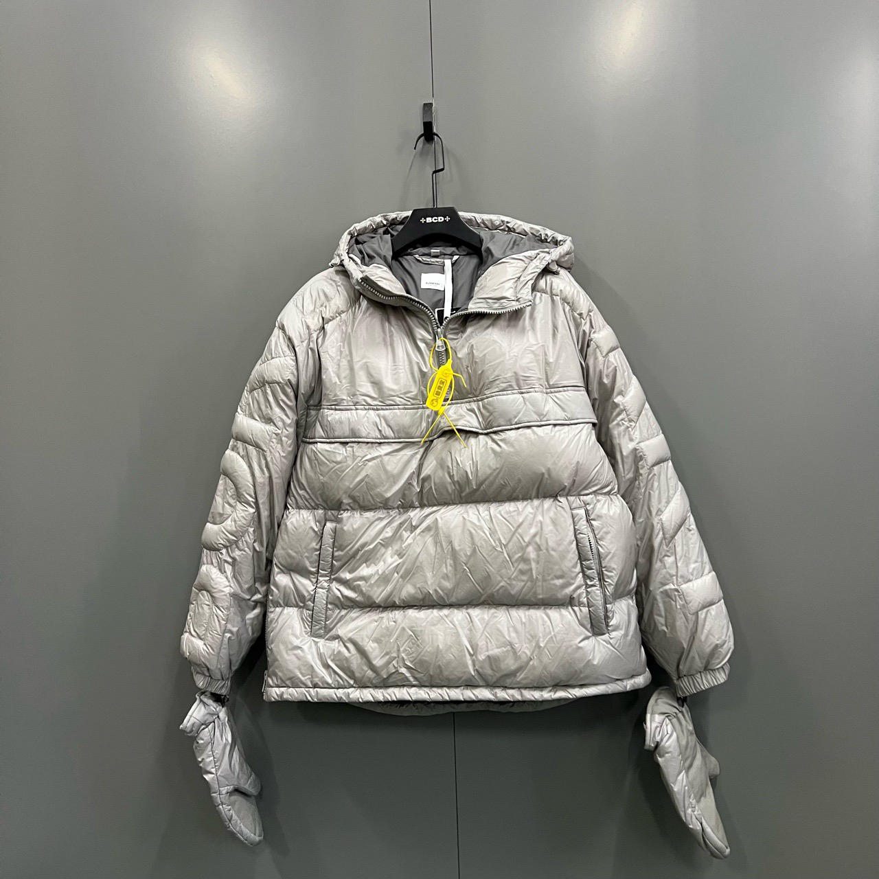 Burberry 巴宝莉 灰色半拉链羽绒服 L码/98新/21500/bc012545