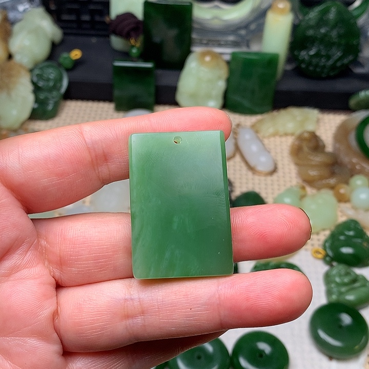 和田玉颈饰未镶嵌逸***尘