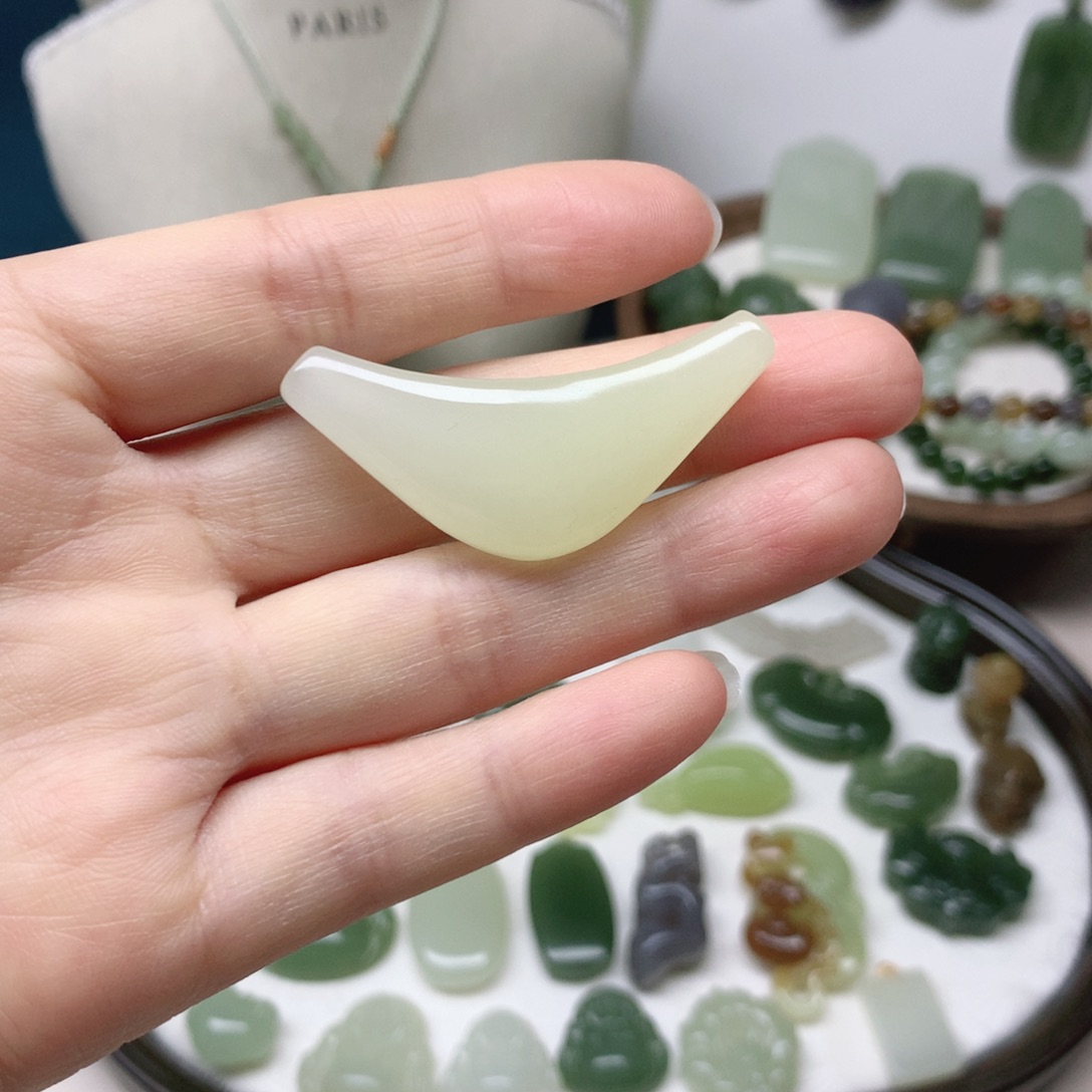 和田玉未镶嵌颈饰