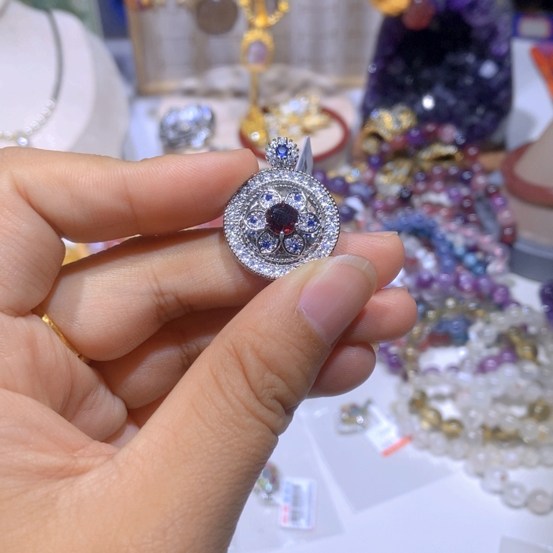 未镶嵌石榴石吊坠(不含链)罗盘