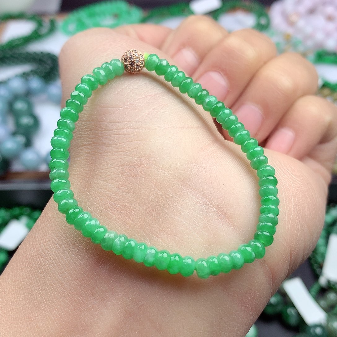 翡翠颈饰未镶嵌手串