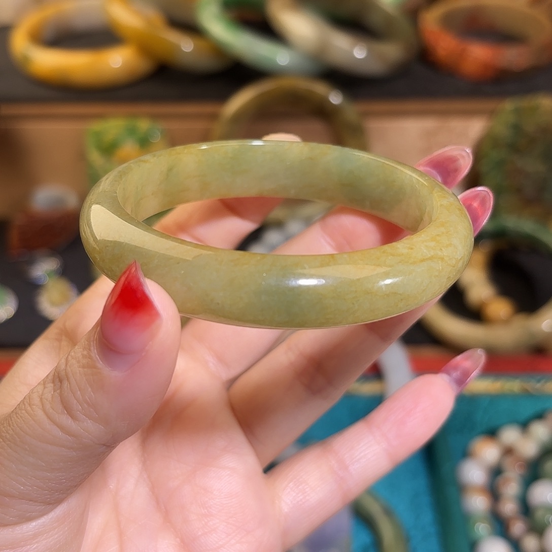 翡翠手镯未镶嵌冰黄翡满色