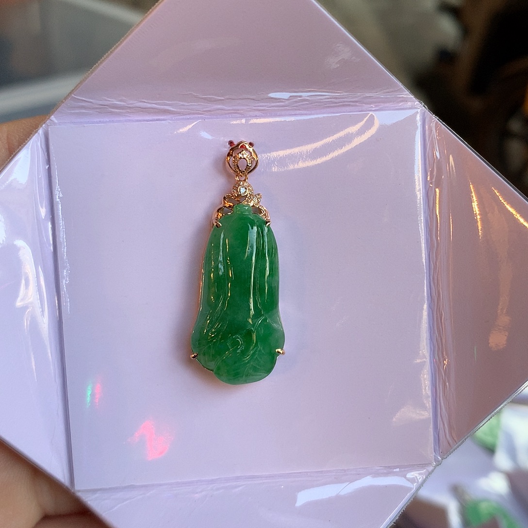 翡翠18K金镶嵌颈饰白菜