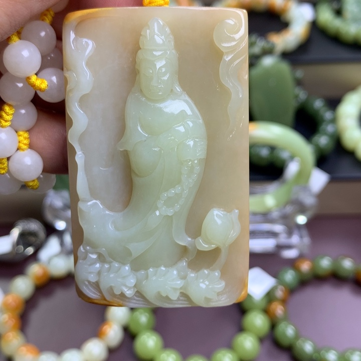 吊坠(赠链)未镶嵌透闪石质玉