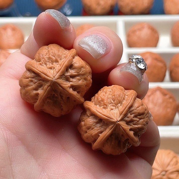 文玩核桃吊坠四棱