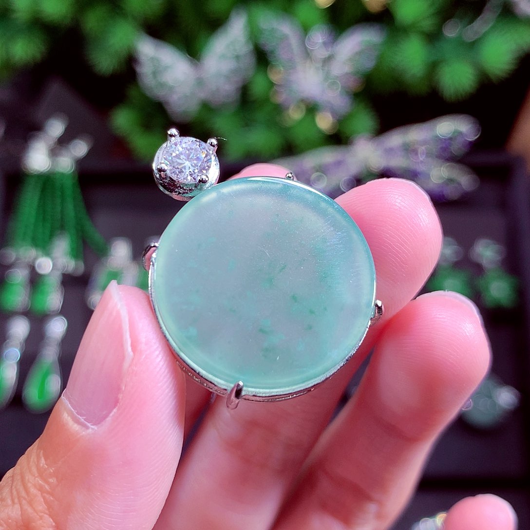 颈饰未镶嵌翡翠天然