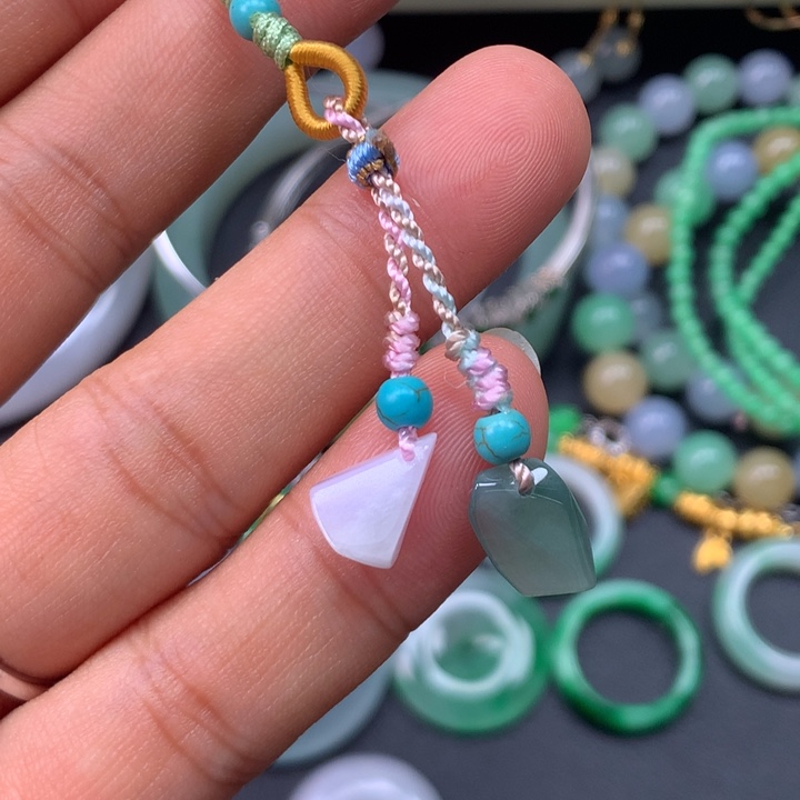 翡翠未镶嵌颈饰随形