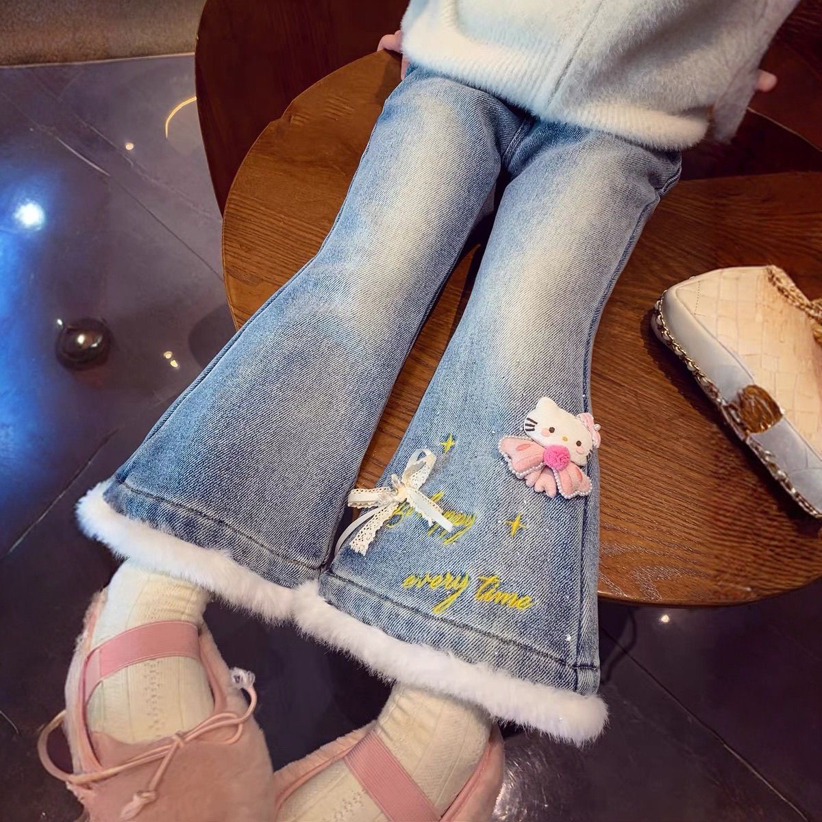 女童加绒牛仔裤秋冬款2025新款洋气女宝宝加厚冬季一体绒喇叭裤子