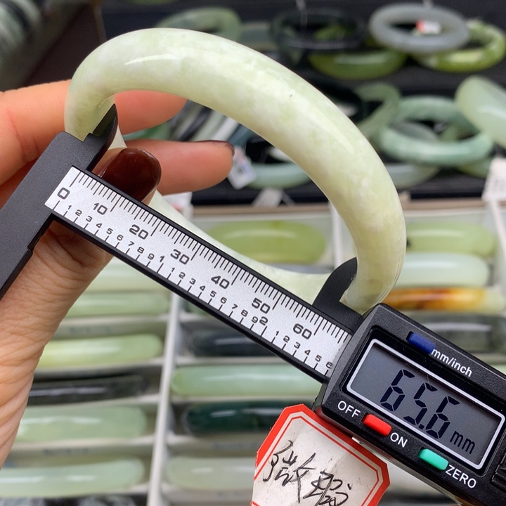 蛇纹石玉未镶嵌手镯653