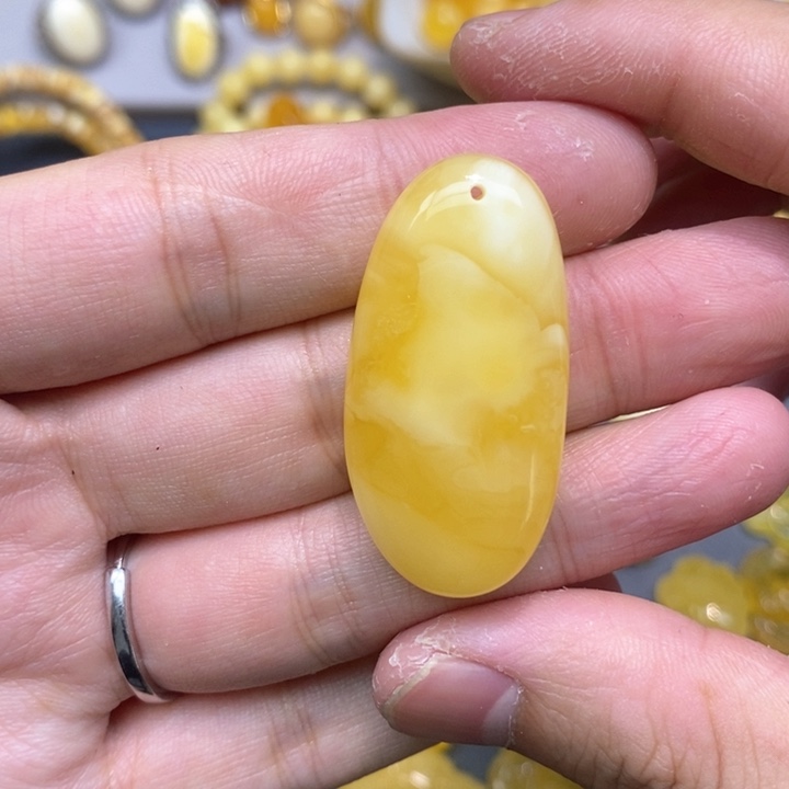 未镶嵌琥珀珠宝奇石