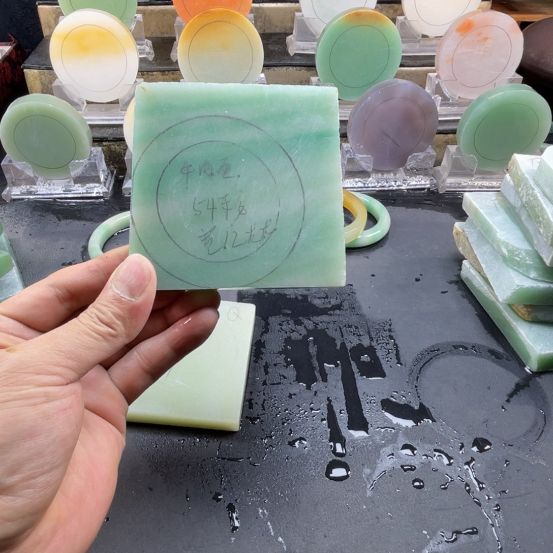 【闪购商品】定制石英质玉牛****?加工定制