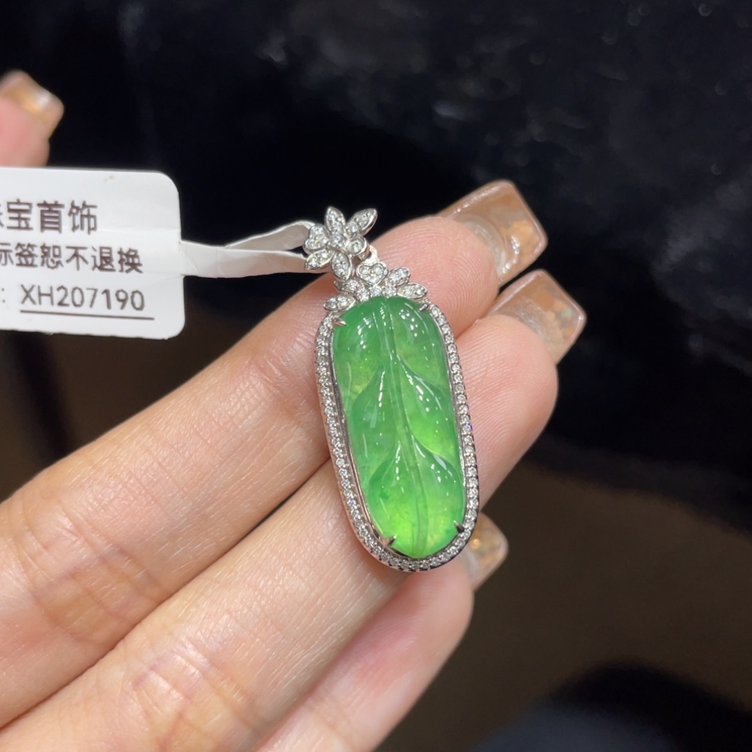 翡翠颈饰18K金镶嵌天然缅甸翡翠