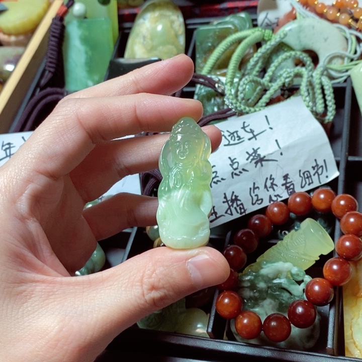 蛇纹石玉颈饰未镶嵌