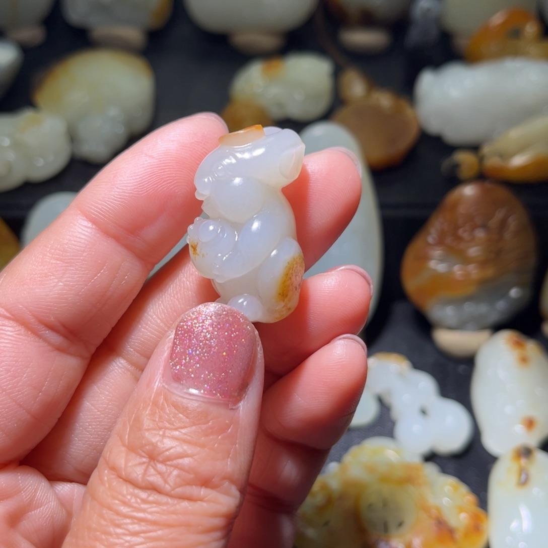 和田玉颈饰未镶嵌胡***?