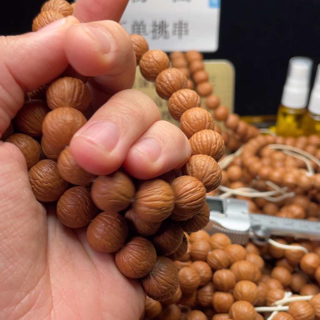 猴头核桃吊坠凤羽