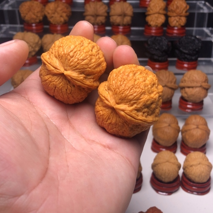 文玩核桃吊坠3金丝绣球