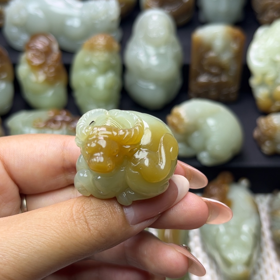顺***名未镶嵌和田玉挂件
