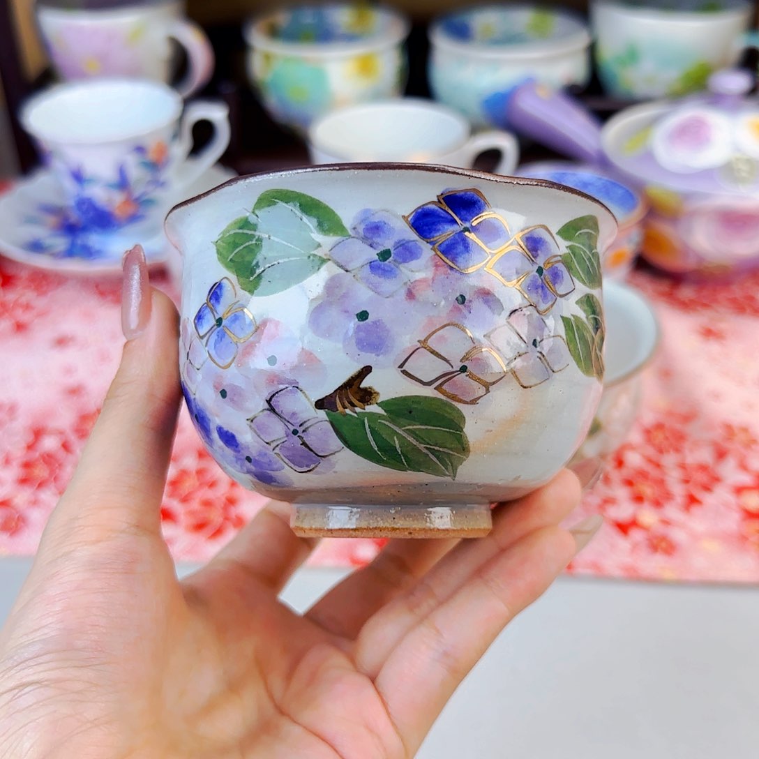 他家茶具瓷器真美！