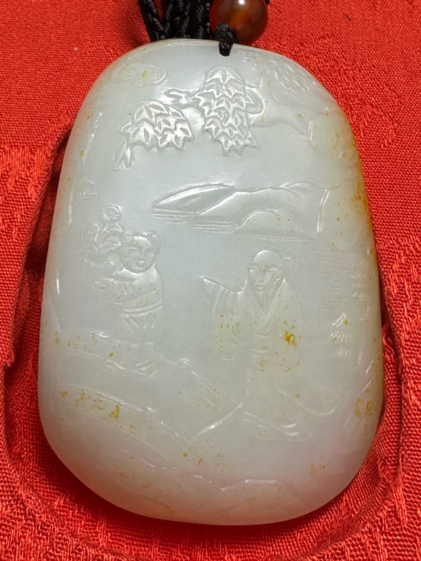 带皮山水牌挂件男女款红沁皮玉石山水