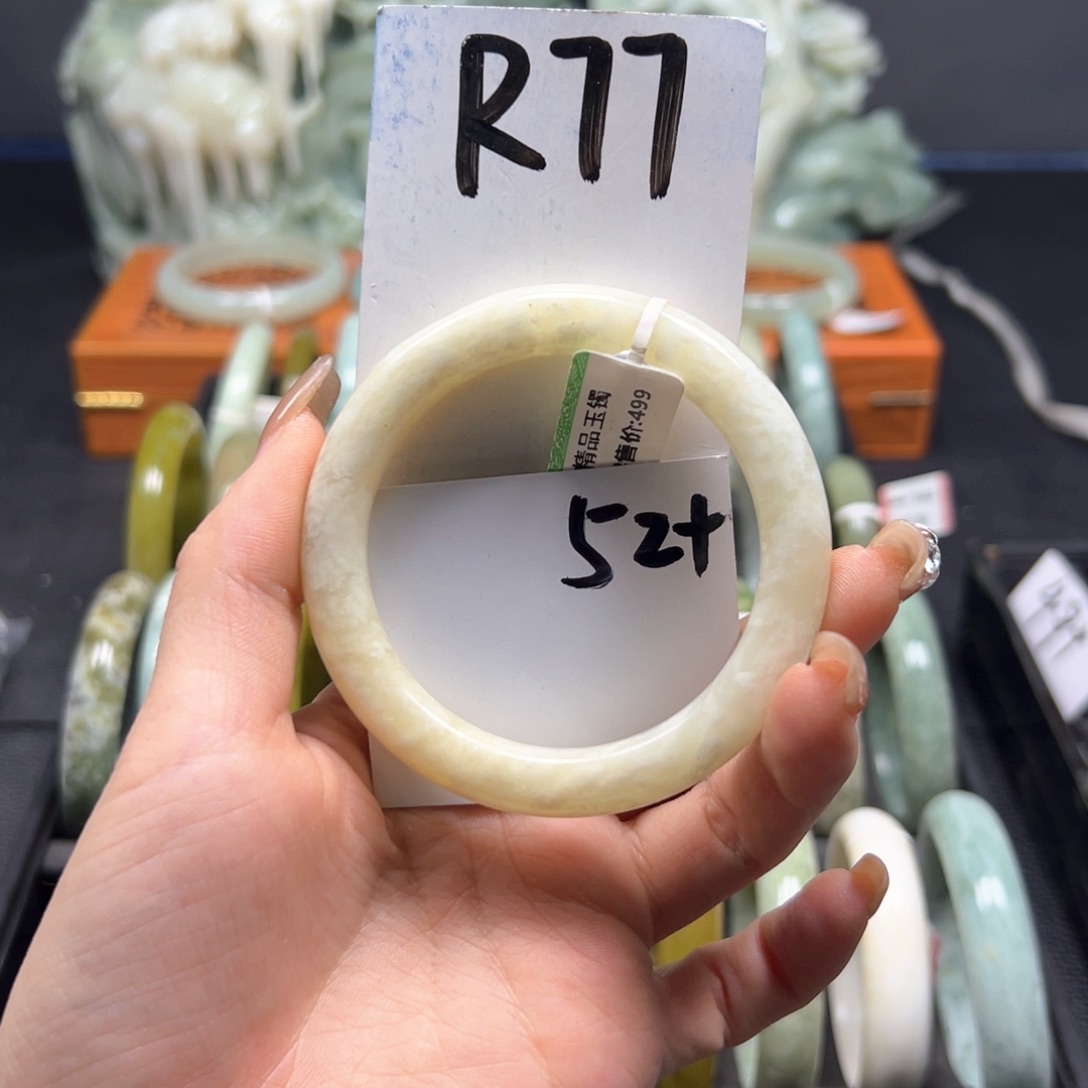 蛇纹石玉手镯未镶嵌