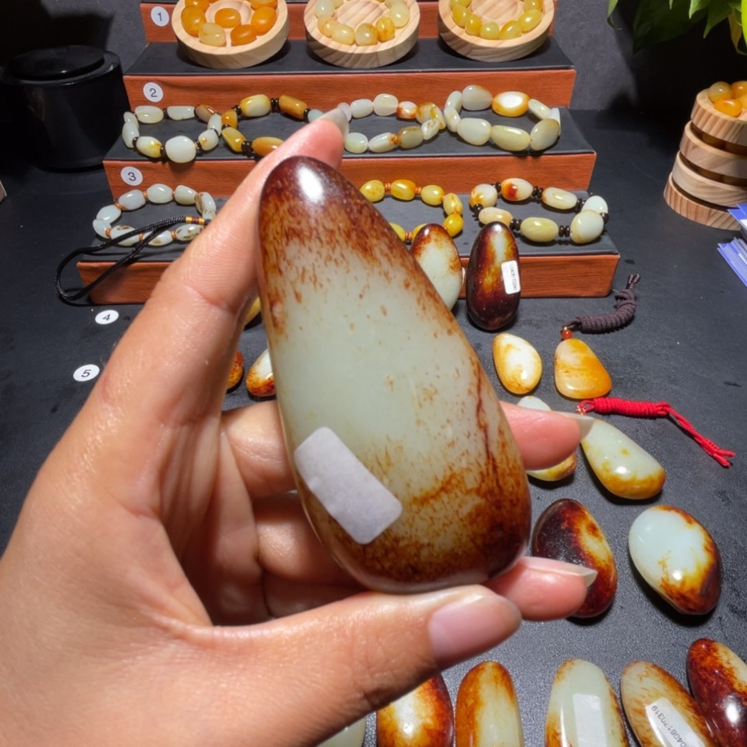 和田玉未镶嵌颈饰阿**罗