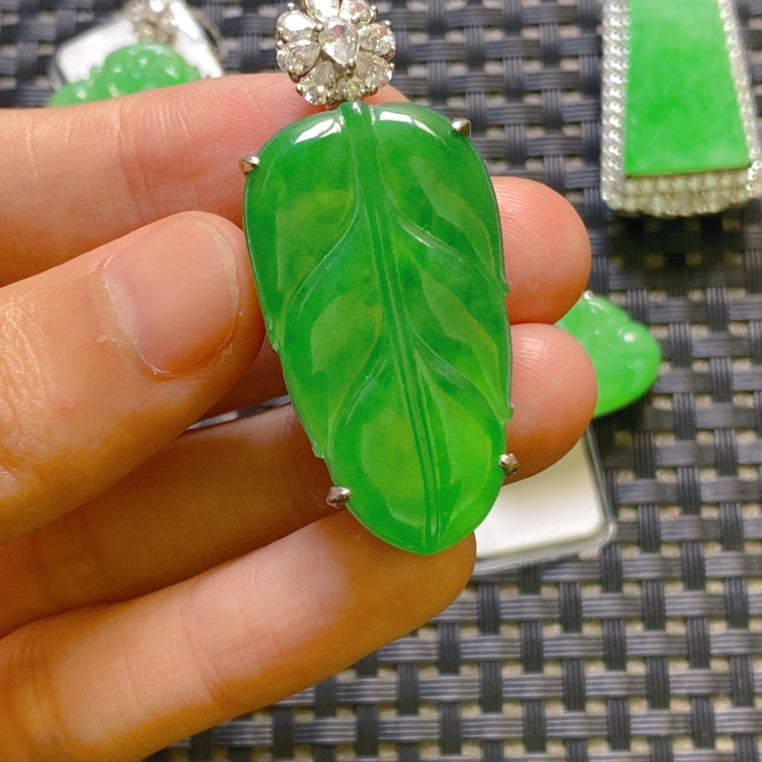 翡翠颈饰银S925镶嵌吊坠