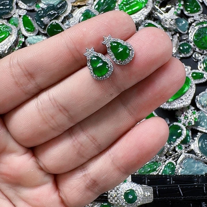 翡翠颈饰未镶嵌天然A货翡翠放漏