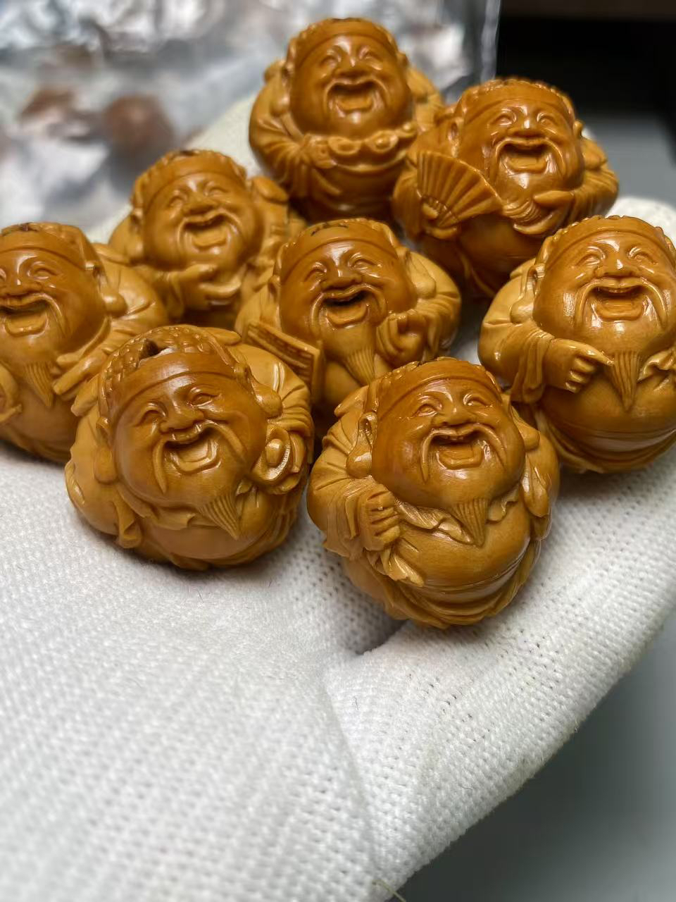 橄榄核雕工艺财神