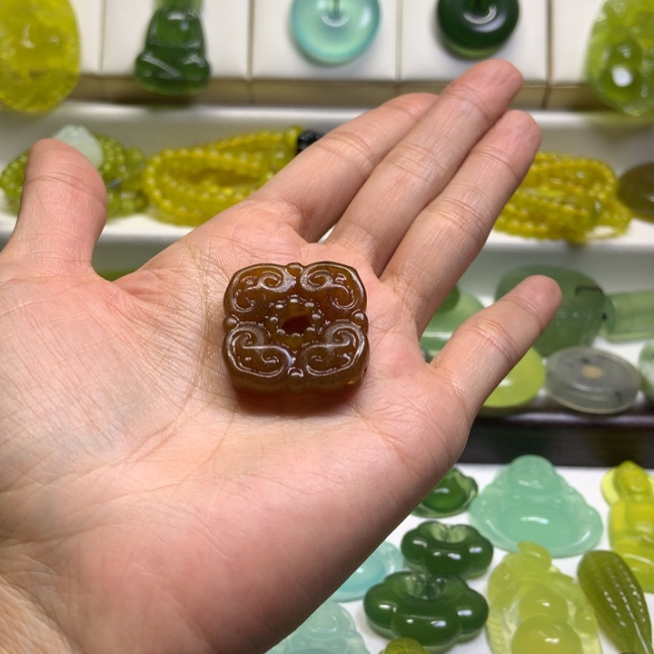 蛇纹石玉未镶嵌颈饰